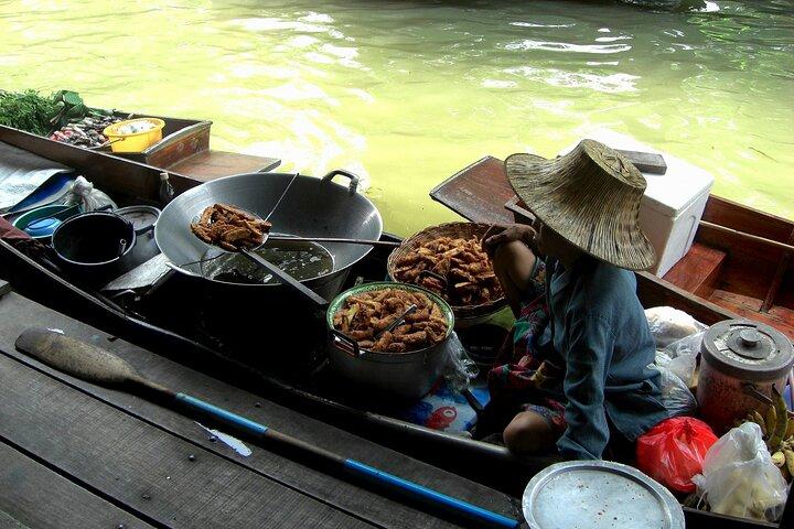Bangkok Private: Damnoen Saduak and Maeklong Railway Markets
