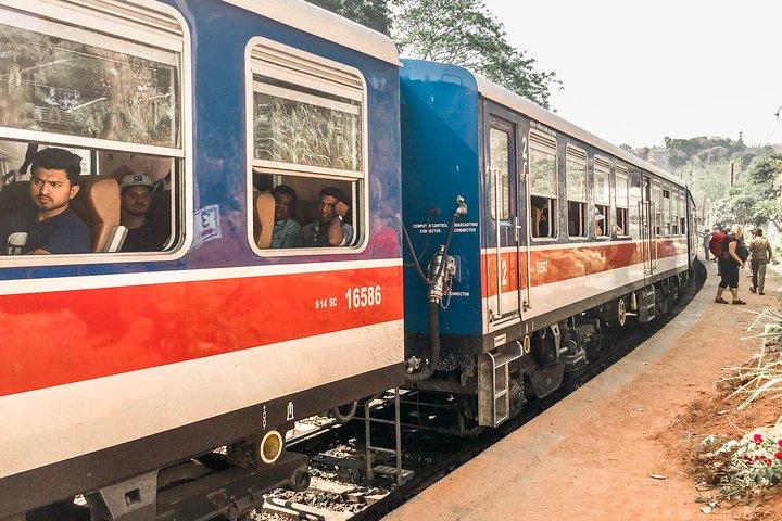 Colombo to Badulla train ride (Train No:1001 "Dunhinda Odyssey")