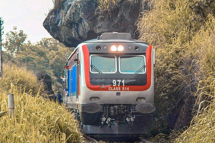 Colombo to Badulla train ride (Train No:1001 "Dunhinda Odyssey")