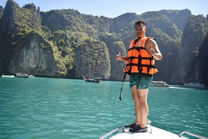 Phi Phi Islands and Maya Bay Tour by Speedboat from Krabi