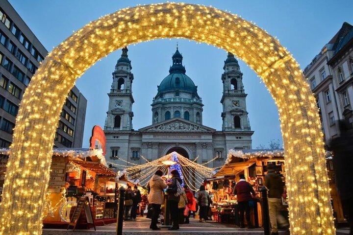 Budapest Christmas Markets Private Tour and Danube Evening Cruise