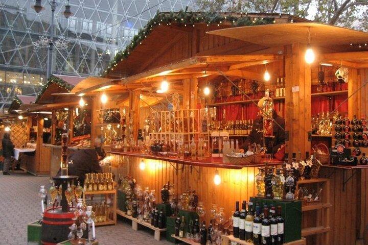 Budapest Christmas Markets Private Tour and Danube Evening Cruise