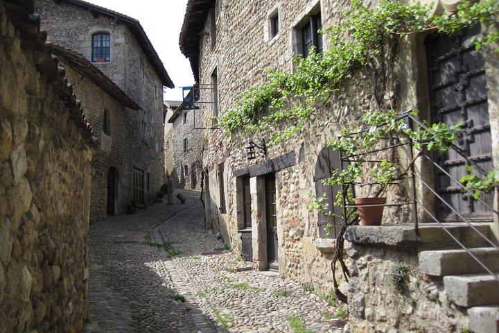 Private Full Day Tour of Perouges and Annecy from Lyon with Hotel pick-up