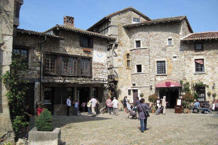 Private Full Day Tour of Perouges and Annecy from Lyon with Hotel pick-up