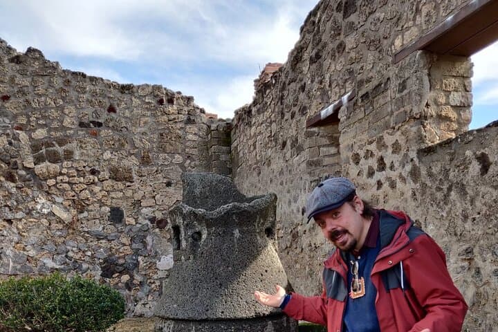 Private Pompeii Tour with Fast-Entrance Tickets to the Ruins & Exclusive Guide