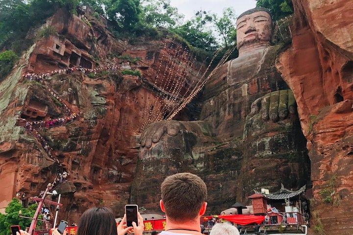 Chengdu Private Day Trip: the Research Base of Giant Panda & Leshan Giant Buddha