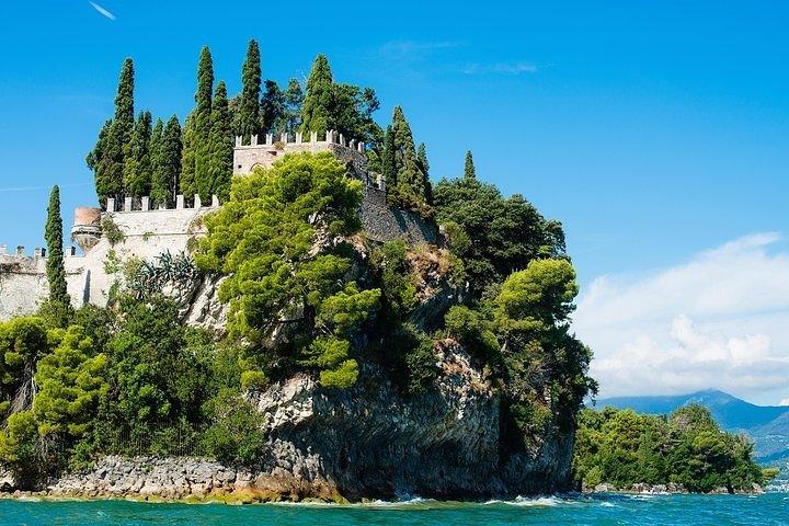 Private Full-Day Tour by Boat in Lake Garda