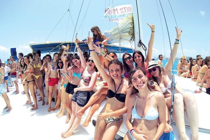 Catamaran and snorkel in isla mujeres