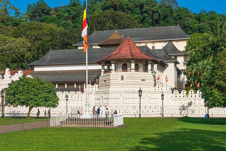 Culture of the Hills Tour from Galle (2 Days)