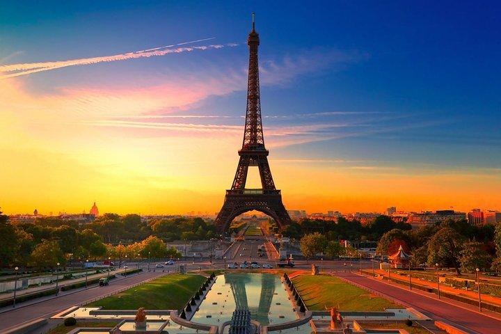 Arrival Transfer from Paris Airport CDG to Paris in Private Van