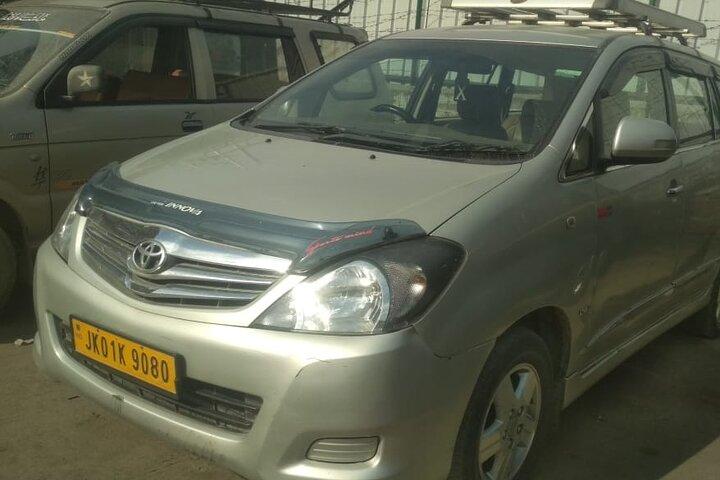 Srinagar Airport Transfers Taxi Service
