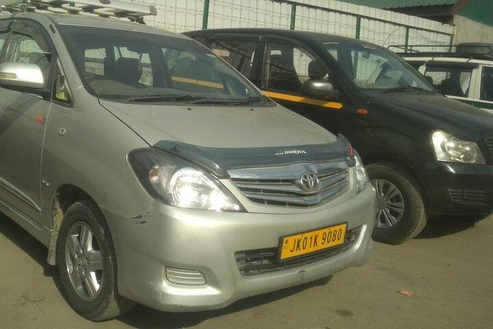 Srinagar Airport Transfers Taxi Service