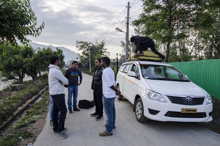 Srinagar Airport Transfers Taxi Service