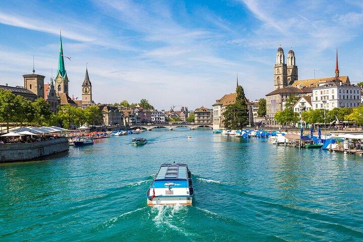 Zurich Walking Tour Including a Lake Cruise