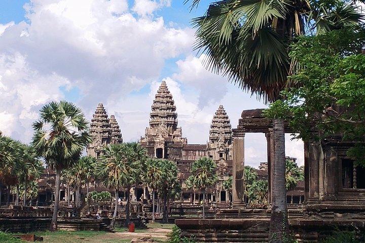 Private One Day Tour with Sunrise at Angkor Wat