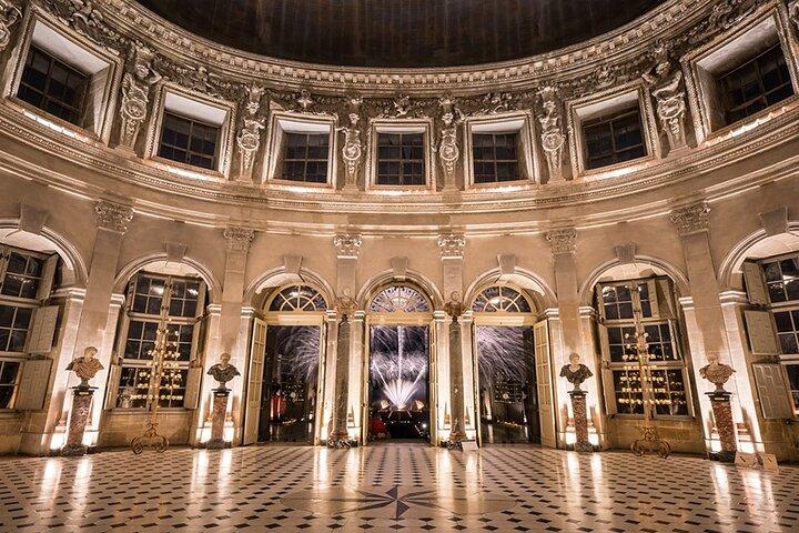 Chateau of Fontainebleau and Vaux le Vicomte 9-Hour Private Tour
