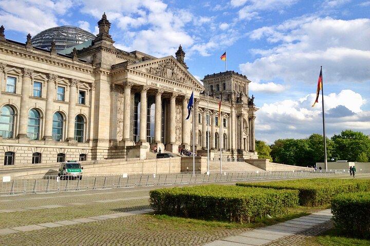 Private Taxi Tour of Berlin East and West and Neighbourhood approx. 4-6h