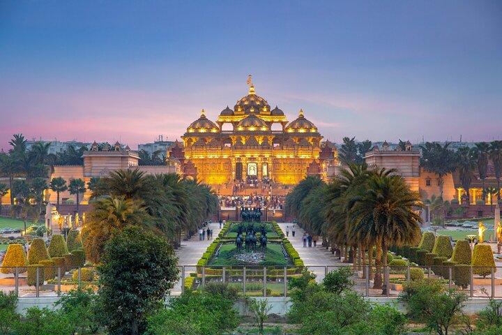 Private Evening Tour of Akshardham Temple with Musical Fountain Show