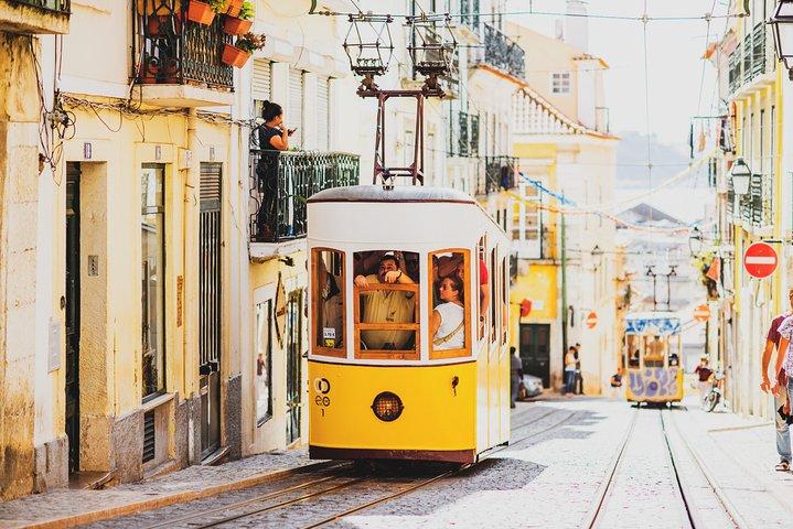 Private Lisbon Tuk Tuk Tour - Alfama, Bairro Alto, Chiado, Graça