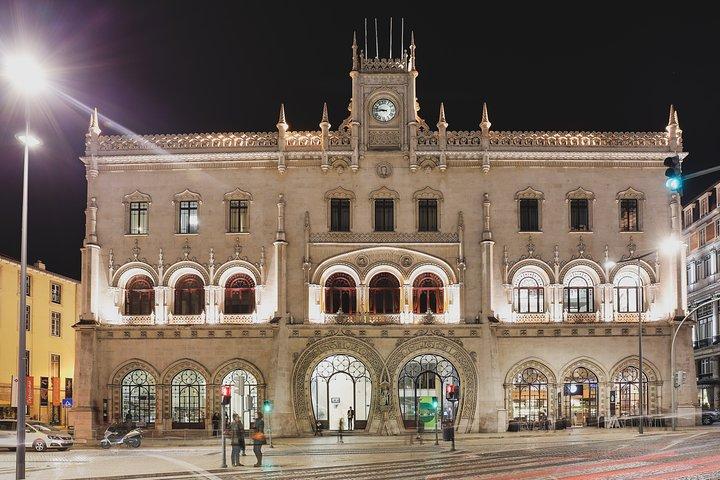 Lisbon Night Tour with Fado Show and 3-Course Portuguese Dinner