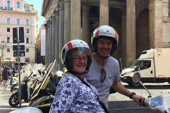 Vespa Primavera 125 cc Rental at Rome 24 ore