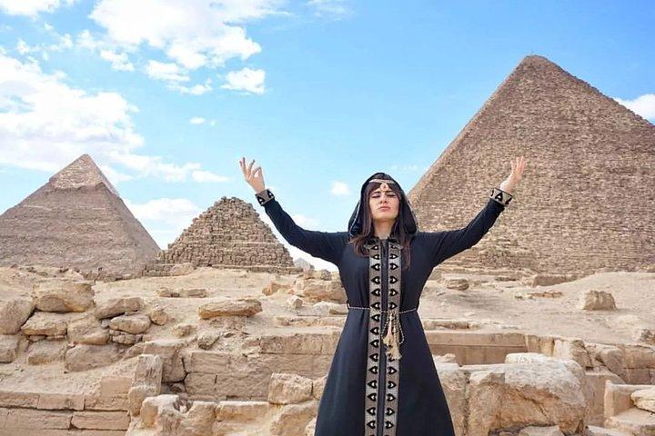 Giza Pyramids, Egyptian Museum, And Old Cairo Tour