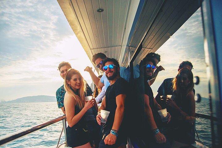 Boat Party by Night in Rio de Janeiro Admission & Transfer