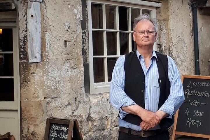 Exceptional Bath tour guide making your visit splendidly memorable.