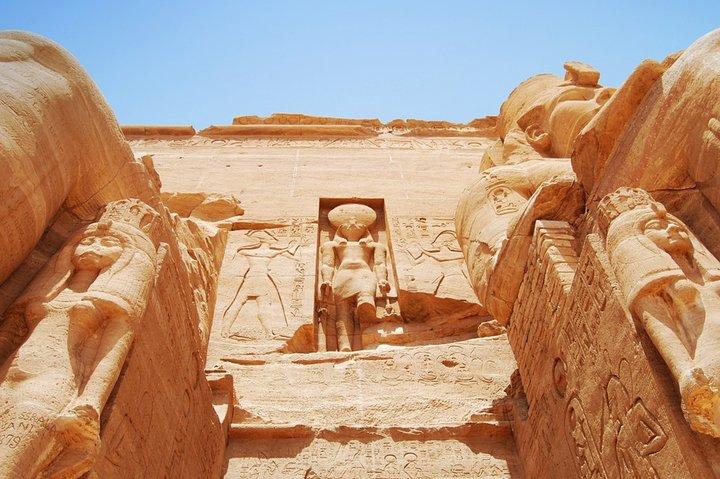 Dahabiya Nile Cruise from Luxor to Aswan with Flight from Cairo to Luxor