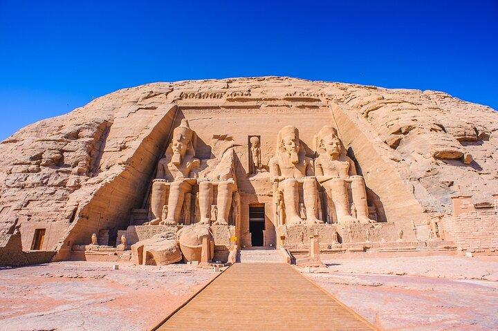 Dahabiya Nile Cruise from Luxor to Aswan with Flight from Cairo to Luxor