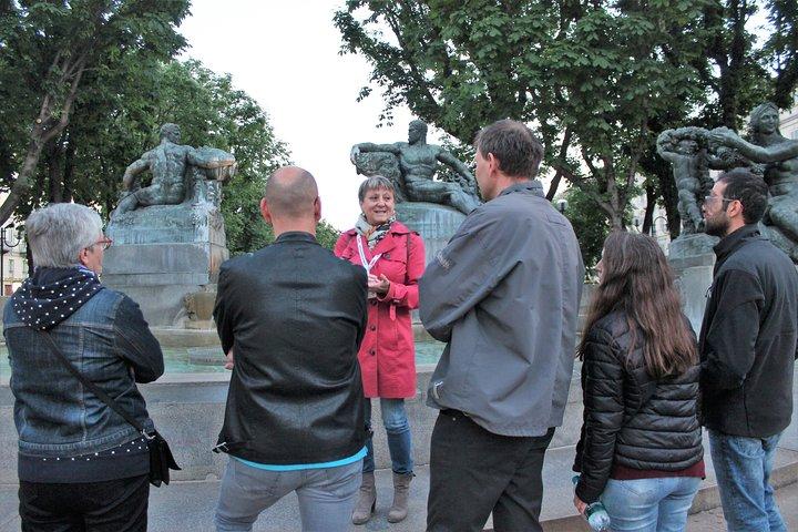 Walking Tour in small groups in English