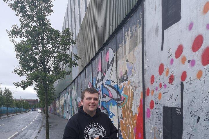 Belfast Black Taxi Tour: Private Journey Through History