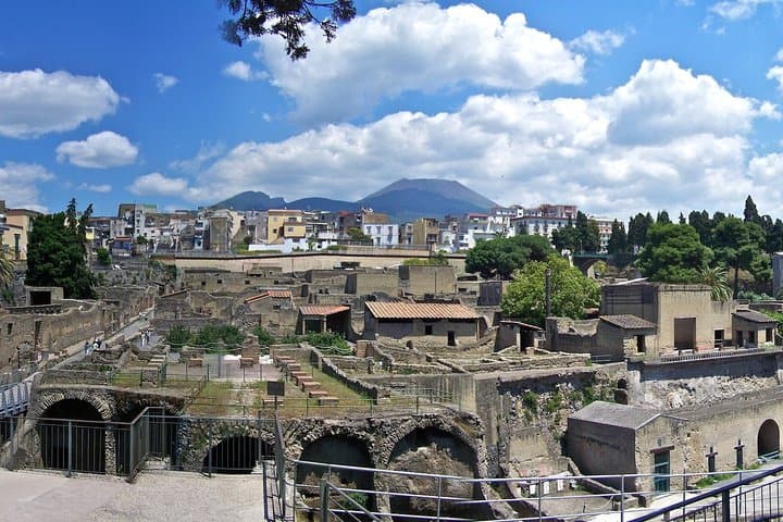 Pompeii and Vesuvius Hike Small Group Priority Access from Naples
