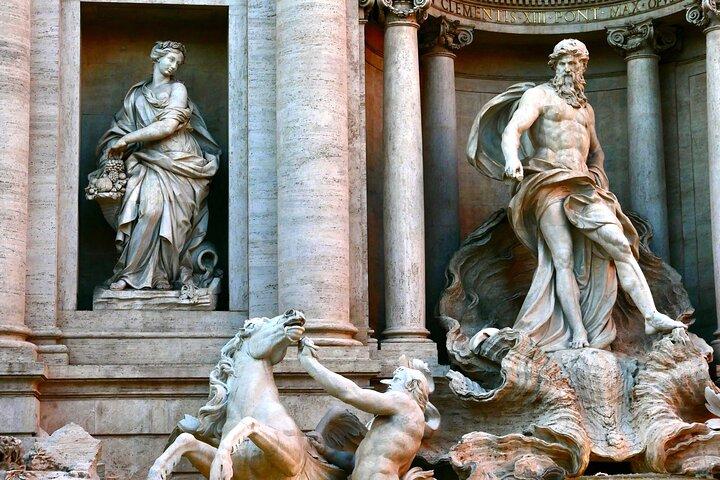 Small-Group Express Tour of Trevi Fountain with Undergrounds