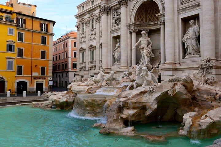Small-Group Express Tour of Trevi Fountain with Undergrounds
