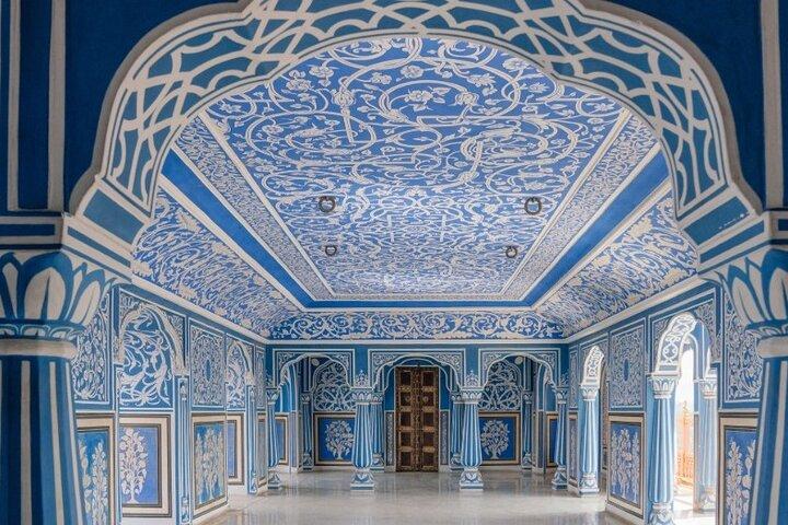 Jaipur: Tour the Magnificent Amber Fort with Private Transfer