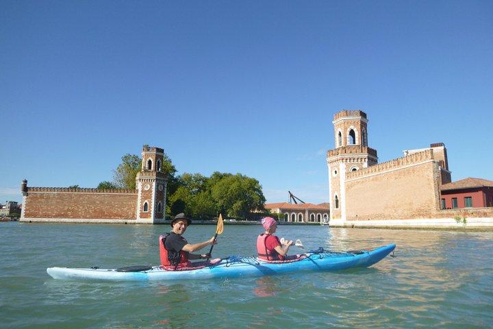2 Hour Venice Canal Kayak Tour - Premium experience by day