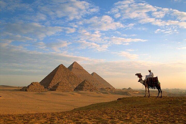 special tour to visit Sphinx ,Giza Pyramids and Saqqara Pyramids
