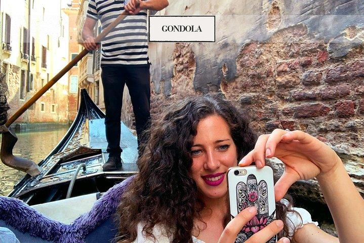 Fall in Love: Private Romantic Gondola Ride on the Grand Canal