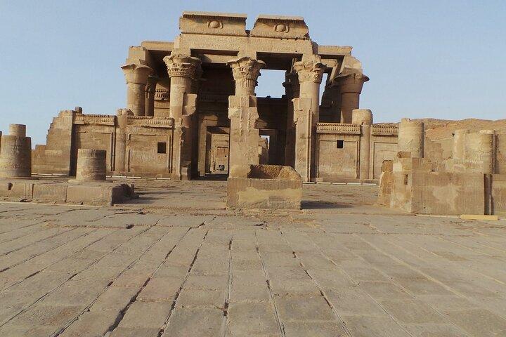 Private Tour to the Temple of Kom Ombo and Edfu from Luxor