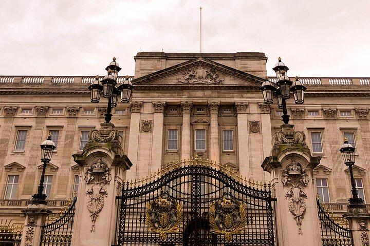 Ultimate London Food Tour: 8 British Foods & 30 London Landmarks