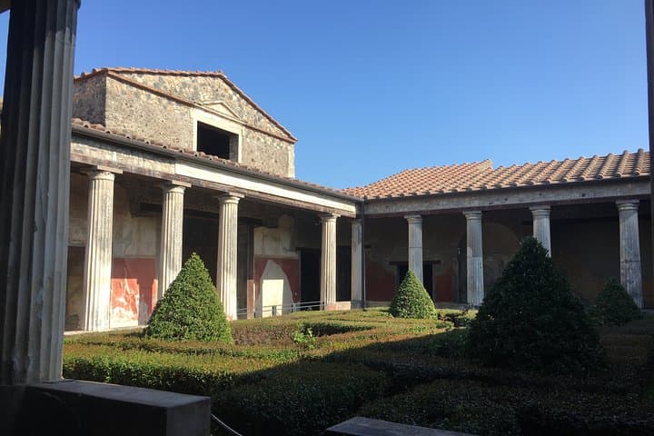 Pompeii with an archaeologist, small group!!!