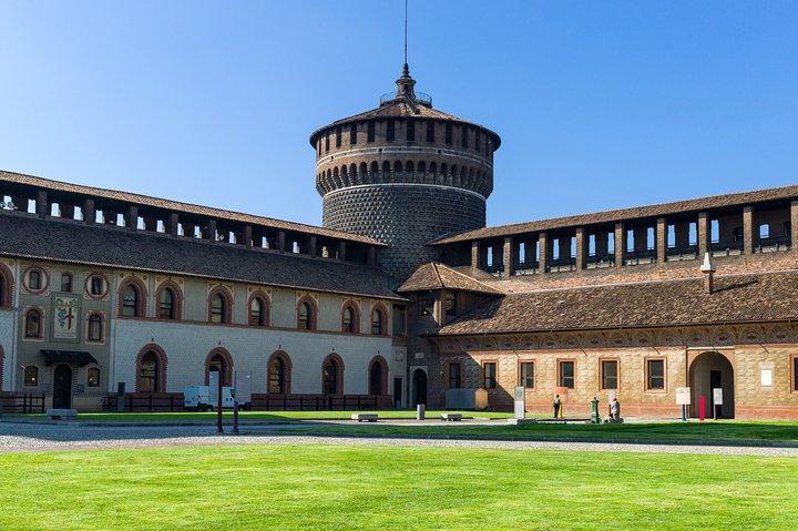 Milan Scavenger Hunt and Best Landmarks Self Guided Tour