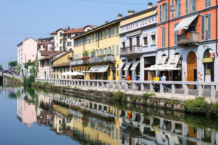 Milan Scavenger Hunt and Best Landmarks Self Guided Tour