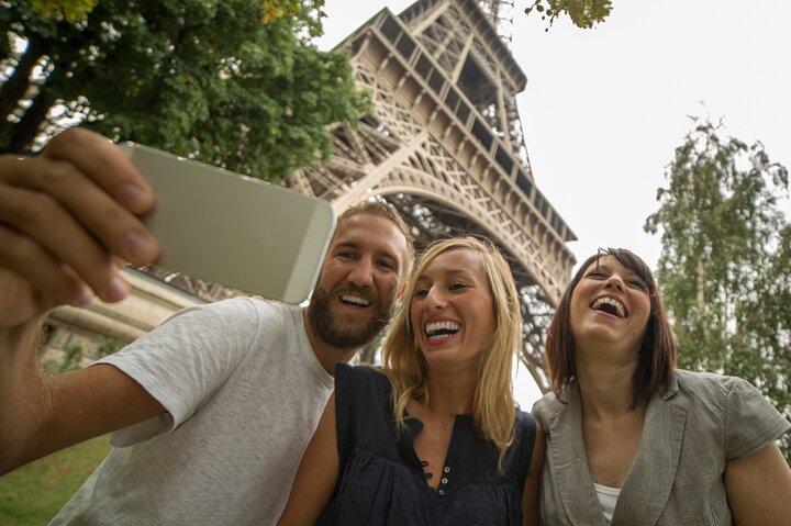 Paris Scavenger Hunt and Best Landmarks Self Guided Audio Tour
