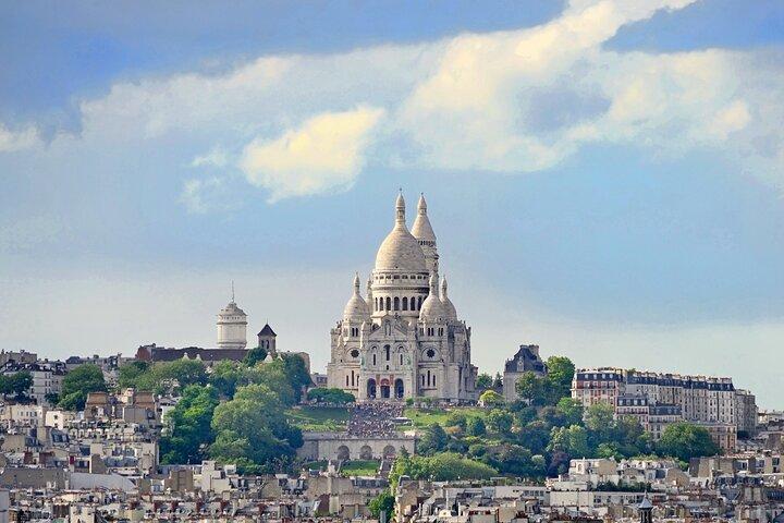 Montmartre’s heritage with specialties tasting Private Tour