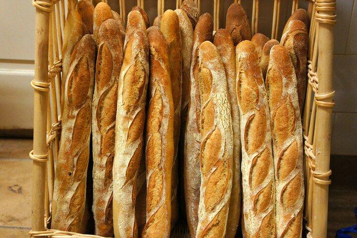 Montmartre’s heritage with specialties tasting Private Tour