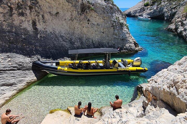 Blue cave & Hvar, 5 islands speed boat tour with unique boats from Split