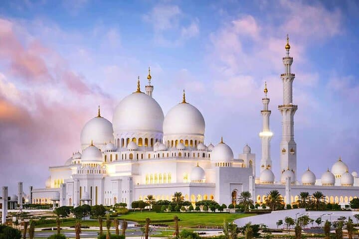 Abu Dhabi City Tour with Warner Bros. Park