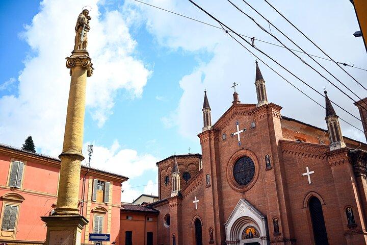 Private or semi-private tour of the historic center of Bologna